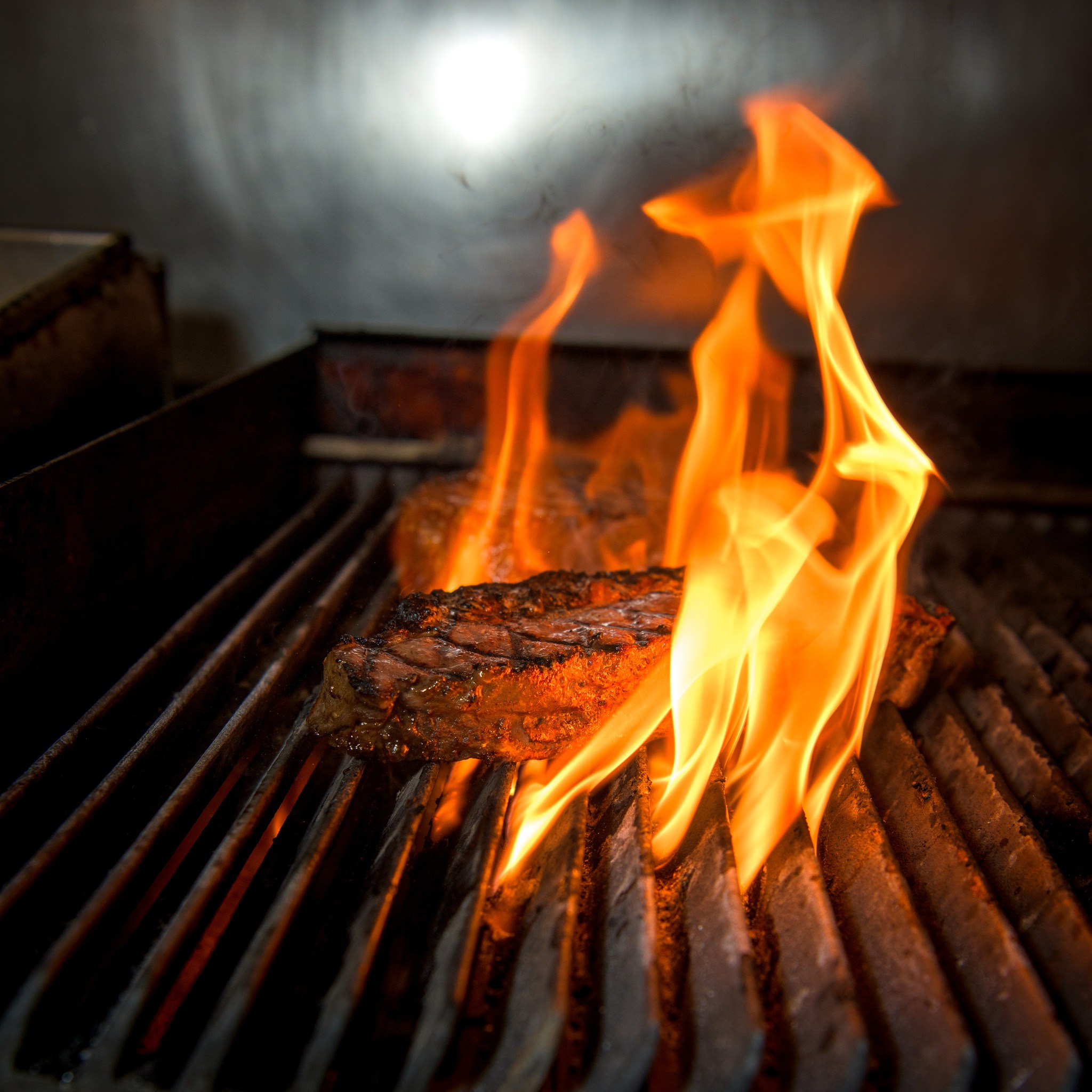 steak on the grill 