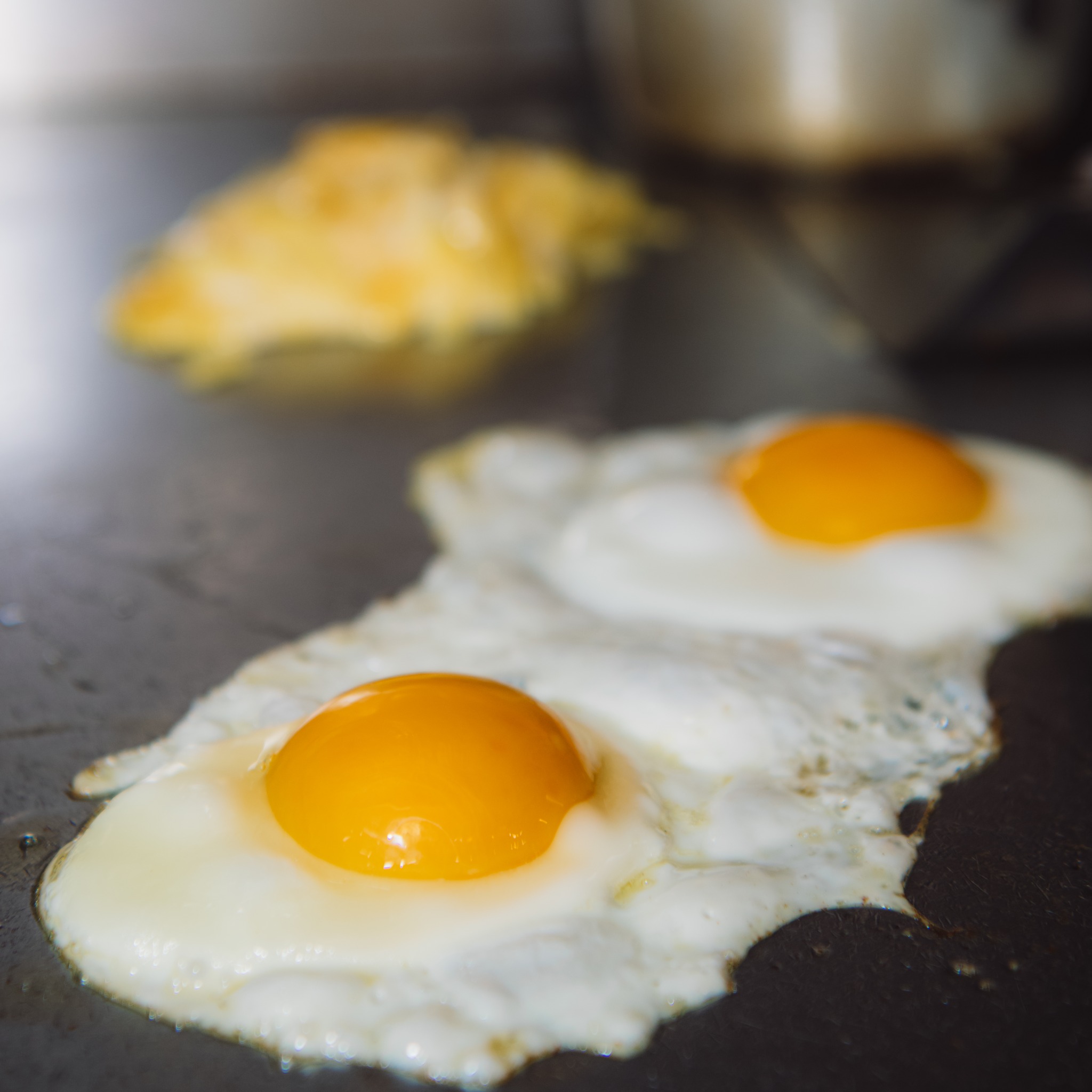 sunny side up eggs on the grill